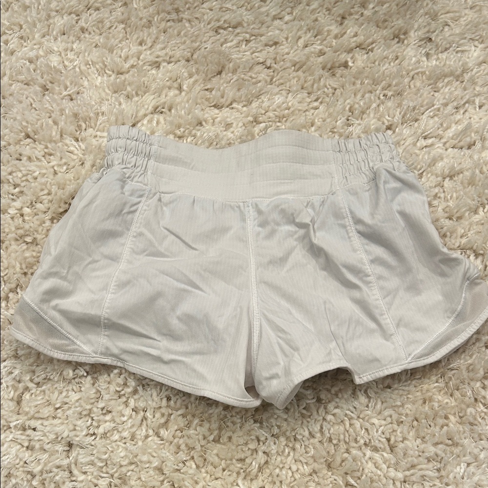 Women's LuLuLemon White Elastic Waist Hotty Hot Shorts